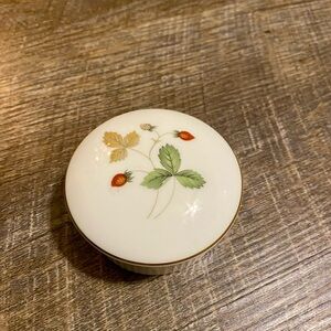 Wedgwood Wild Strawberry Bone China Small Fluted Round Trinket Box w Lid